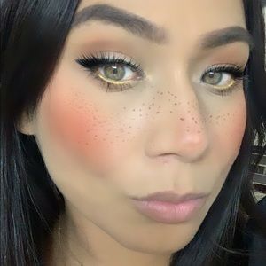 Meet your Posher, Daniela